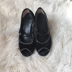 Aerosols, open toe, 3 1/2” heel. Size 10